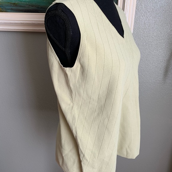 Mimi Maternity Light Green Sleeveless Top Size Large - Picture 15 of 17